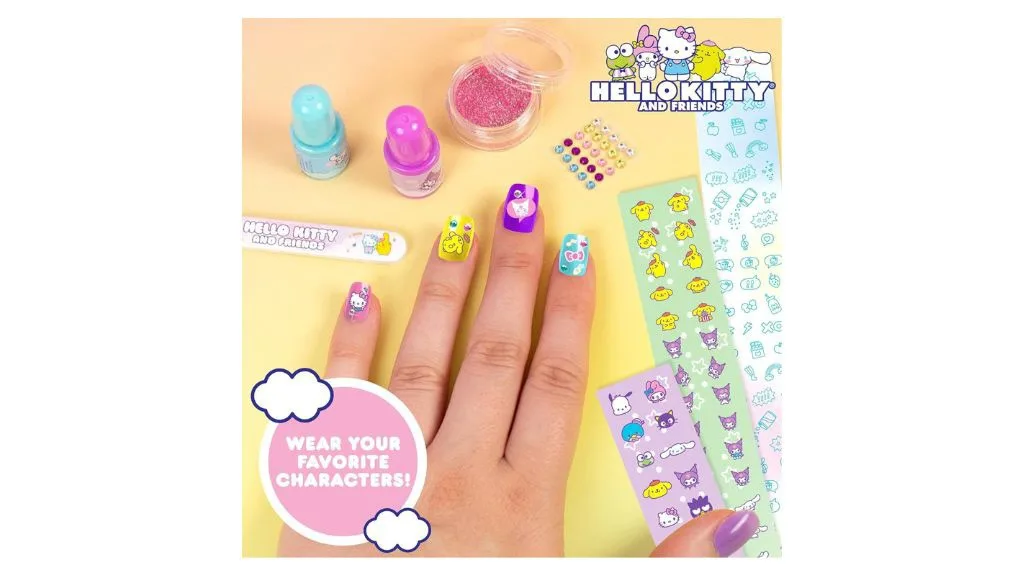 Acest set de unghii strălucitoare Hello Kitty face manichiurile magice