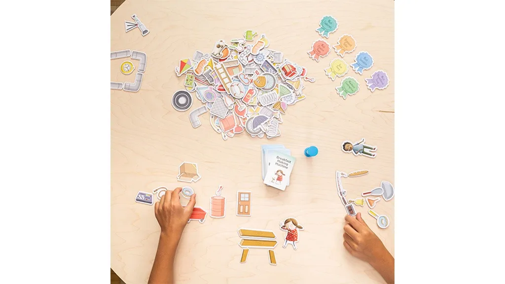 Copiii pot purta o pălărie de inventator cu cel mai nou joc de la Fat Brain Toys