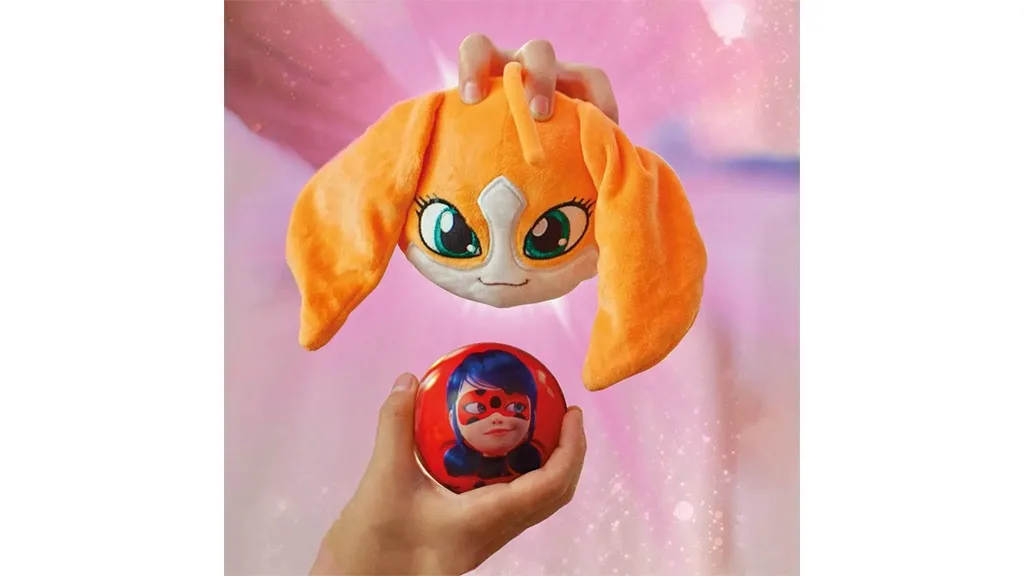 Acestea sunt jucăriile Miraculous: Ladybug și Cat Noir perfecte pentru micii eroi.