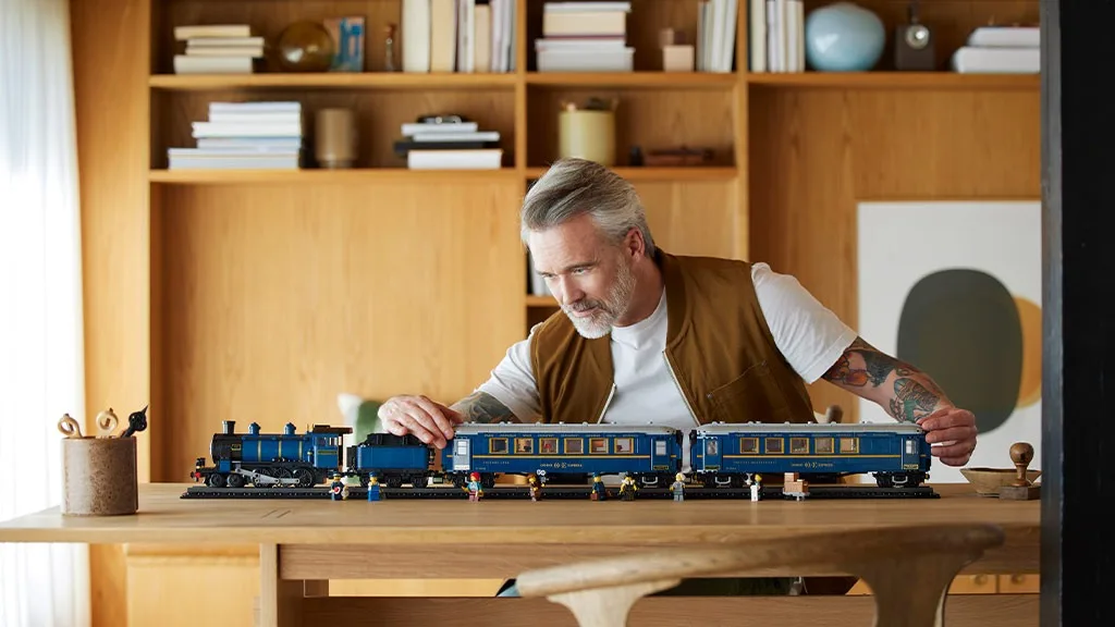 Îmbarcare pe setul LEGO Orient Express!