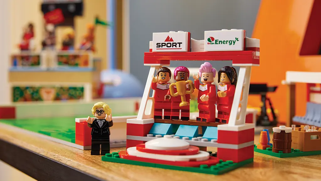 Toată lumea se poate distra de minune cu iconițele LEGO