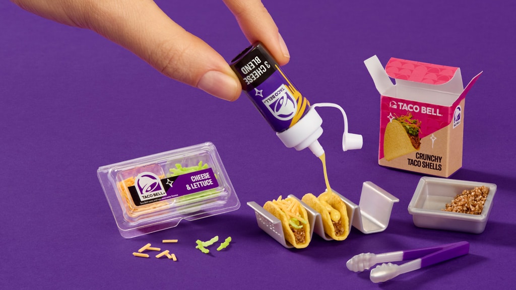 Fii creativ cu Crunchwrap-urile și colecția MGA Miniverse Make It Mini Taco Bell!
