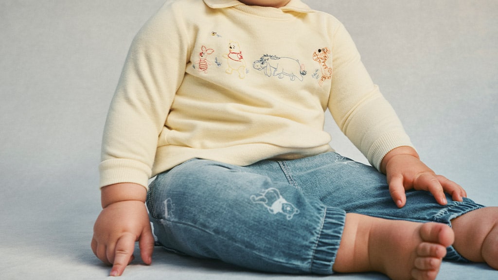Noile haine pentru bebeluși Disney de la OshKosh B’Gosh sunt mai dulci decât mierea.