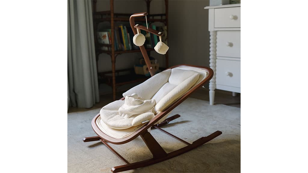 Fă timpul de somn mai confortabil cu leagănul pentru bebeluși Snuggle Me Organic!