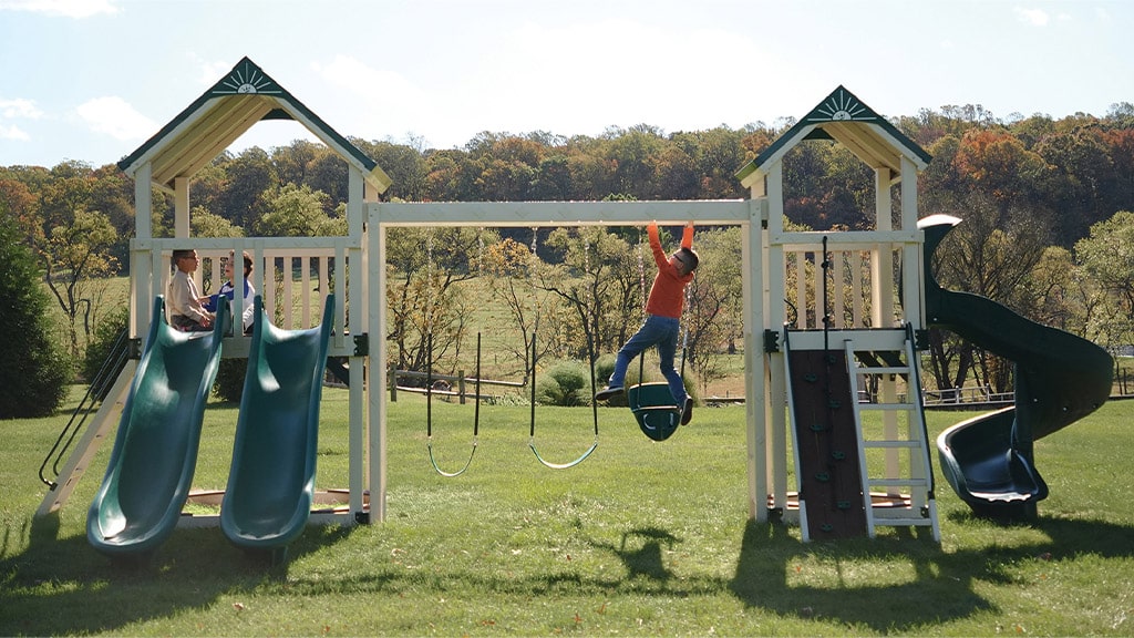 Sari în primăvară cu noile seturi de joacă pentru grădină de la King Swings!