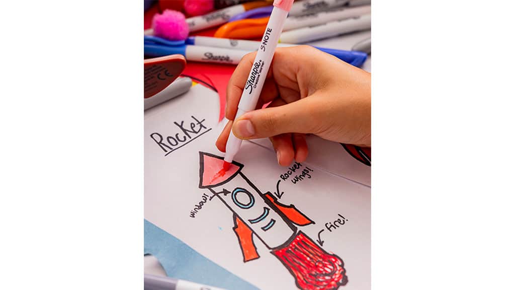 Sharpie și Elmer’s creează cu markerele și slime-ul cunoscut din filmul „Toy Story 5”
