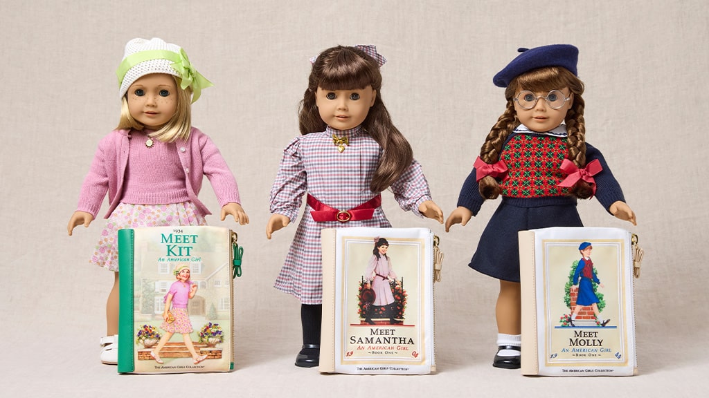 Copiii se pot îmbrăca alături de păpușile lor cu aceste genți elegante, tematice American Girl
