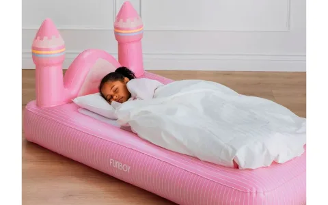 Apropie-te de vise cu paturile de petrecere în pijama în ediție limitată de la Funboy!
