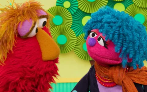 Cărțile Sesame Workshop, cu noi resurse, îi ajută pe copii să facă față emoțiilor puternice