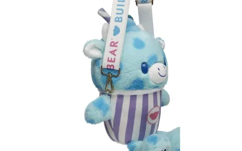 Build-A-Bear îmbină stilul și plușurile cu gențile de umăr