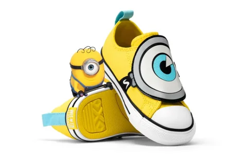 Filmul Minioni și monștri aduce emoție și pe pantofii Converse ai copiilor