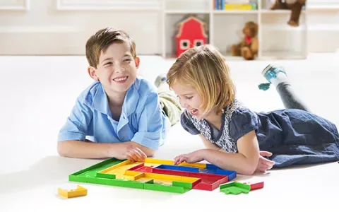 Copiii pot îmbrăca ursuleții Build-A-Bear într-un nou costum Blippi