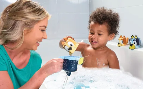 Prezentare de joc: TOMY Bébé Fuerte Count & Groove Haltere Săltărețe