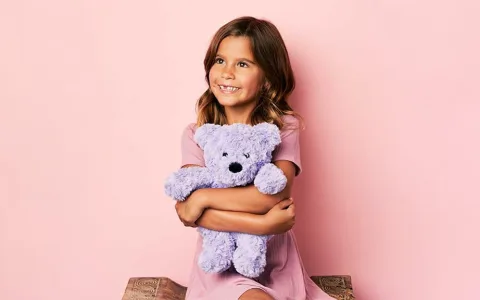Fă-ți și mai mulți prieteni interactivi cu noile jucării DJ Furby și Tech Pets de la Hasbro!