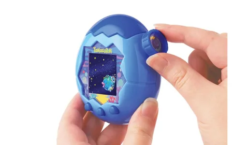Ia parte la distracția plină de acțiune cu noile arme de jucărie Hasbro NERF și figurinele robot Transformers!