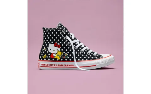 Această nouă colecție Hello Kitty Converse este adorabilă din cap până în picioare