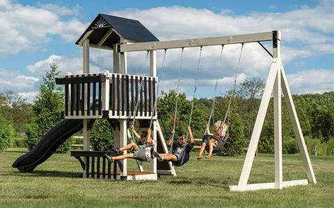 Sari în primăvară cu noile seturi de joacă pentru grădină de la King Swings!
