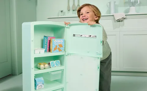 Amestecă, potrivește și joacă-te jocuri imaginare cu noua colecție de bucătării de jucărie Little Tikes