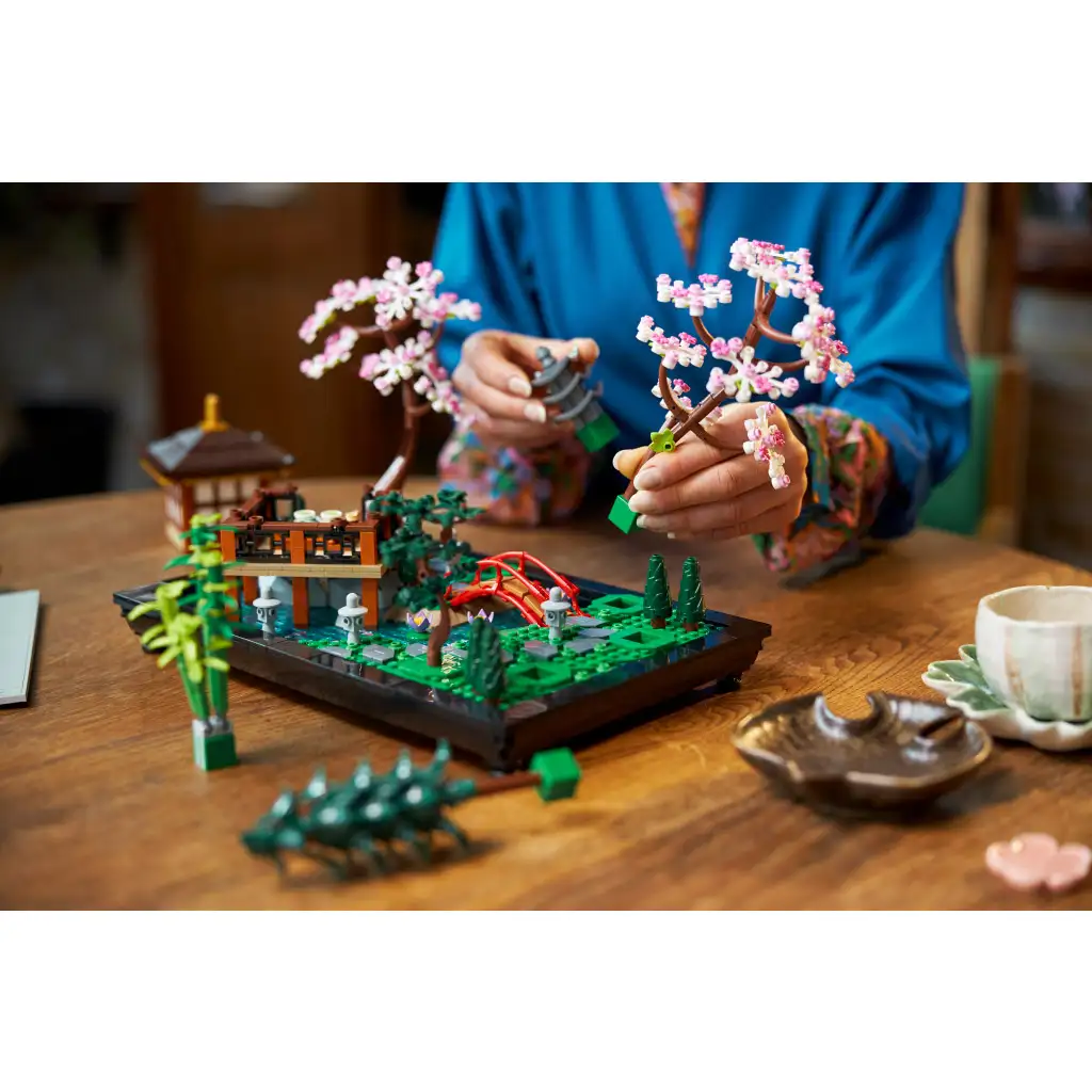 Jin出品 LEGO® Icons Tranquil Garden (10315) cumpăra Jucariishop