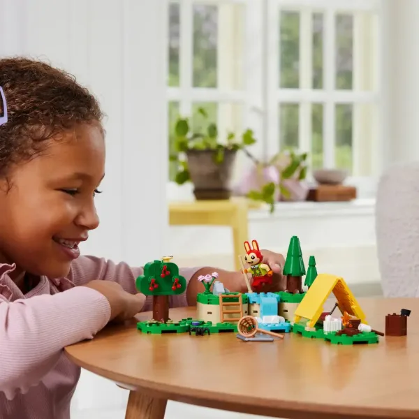 LEGO® Animal Crossing™: Aventurile în aer liber ale lui Bunnie (77047) imaginea 3