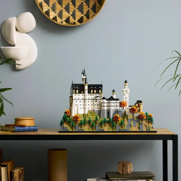 LEGO® Architecture: Castelul Neuschwanstein (21063) imaginea 7