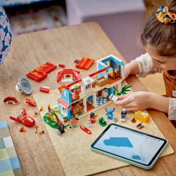 LEGO® Disney: Casa de plajă Lilo și Stitch (43268) imaginea 4