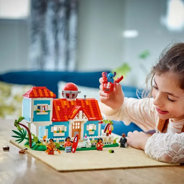 LEGO® Disney: Casa de plajă Lilo și Stitch (43268) imaginea 5