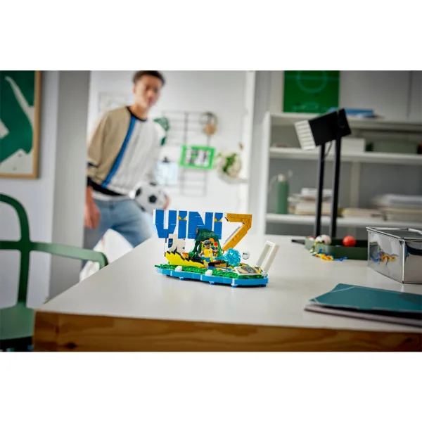 LEGO® Editions: Vini Jr. – Cele mai bune momente din fotbal (43027) imaginea 6