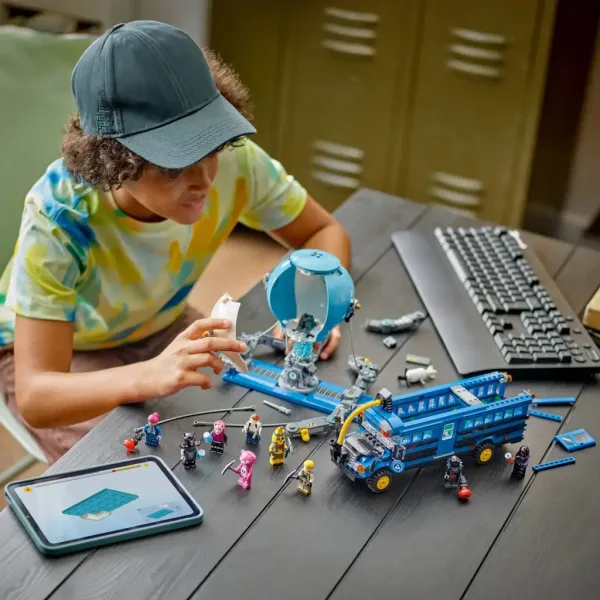 LEGO® Fortnite: Autobuz de luptă (77073) imaginea 4