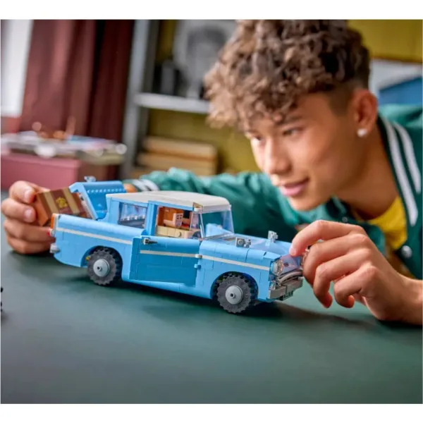LEGO® Harry Potter: Ford Anglia™ zburător fermecat (76470) imaginea 4