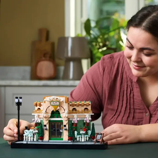 LEGO® Icons: Cafenea franceză (10362) imaginea 7