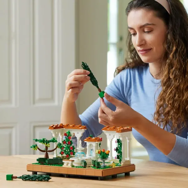 LEGO® Icons: Grădină cu fântâni arteziene (10359) imaginea 4