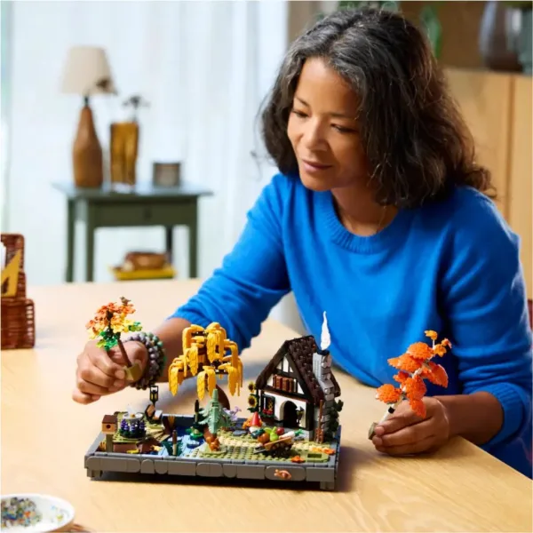 LEGO® Icons: Grădină de toamnă cu căsuță (11372) imaginea 4