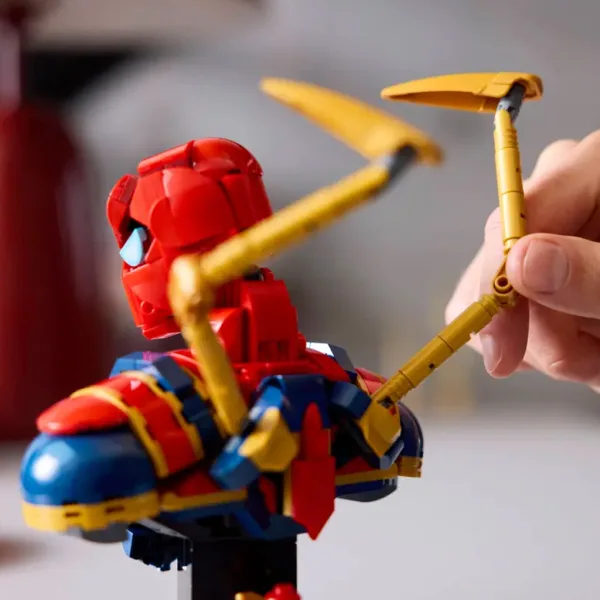 LEGO® Marvel: Bustul Omului Păianjen de Fier (76326) imaginea 3