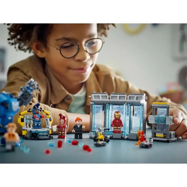 LEGO® Marvel: Laboratorul lui Iron Man: Sala de armuri (76315) imaginea 7