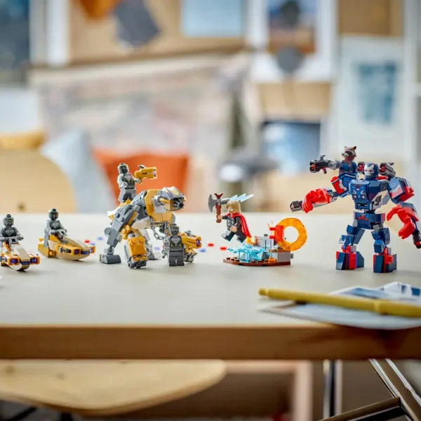 LEGO® Marvel: Răzbunătorii: Sfârșitul jocului Thor împotriva războinicilor chitauri (76322) imaginea 5