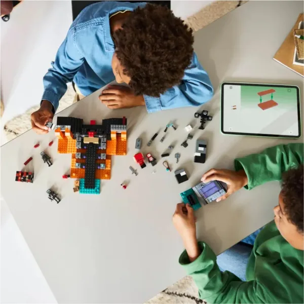 LEGO® Minecraft: Lupta cu Witherii (21590) imaginea 5