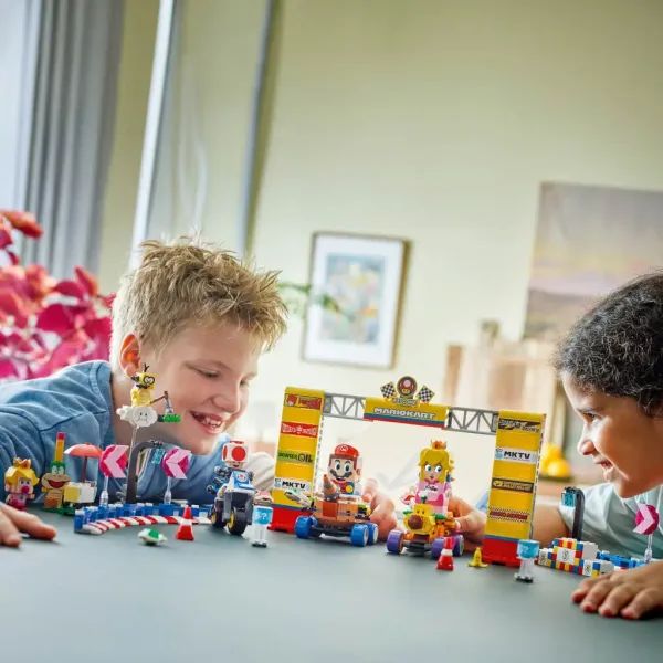 LEGO® Super Mario™: Mario Kart™ - Baby Peach și setul Grand Prix (72036) imaginea 4
