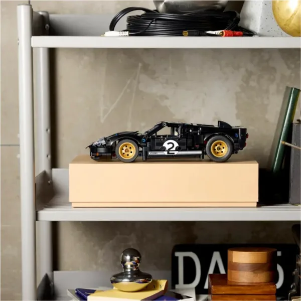 LEGO® Technic: Mașina de curse Ford GT40 MKII din 1966 (42223) imaginea 5