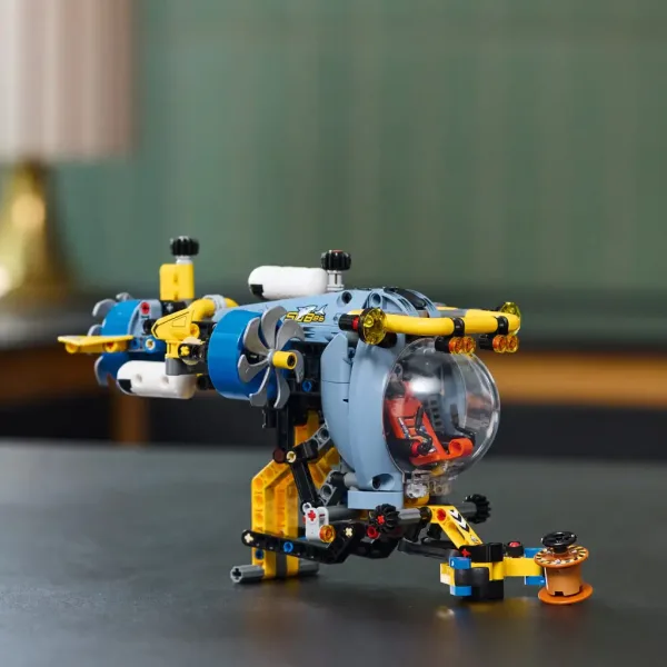LEGO® Technic: Submarin de cercetare în adâncuri (42201) imaginea 3