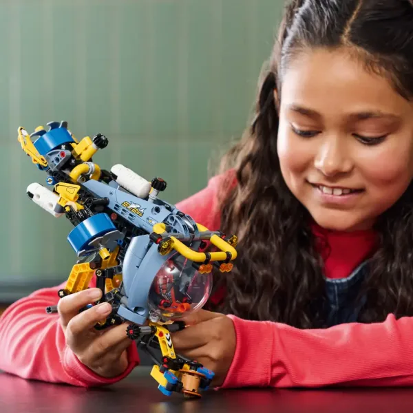 LEGO® Technic: Submarin de cercetare în adâncuri (42201) imaginea 4