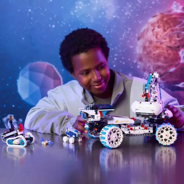 LEGO® Technic: Vehicul lunar Lunar Outpost™ (42211) imaginea 7