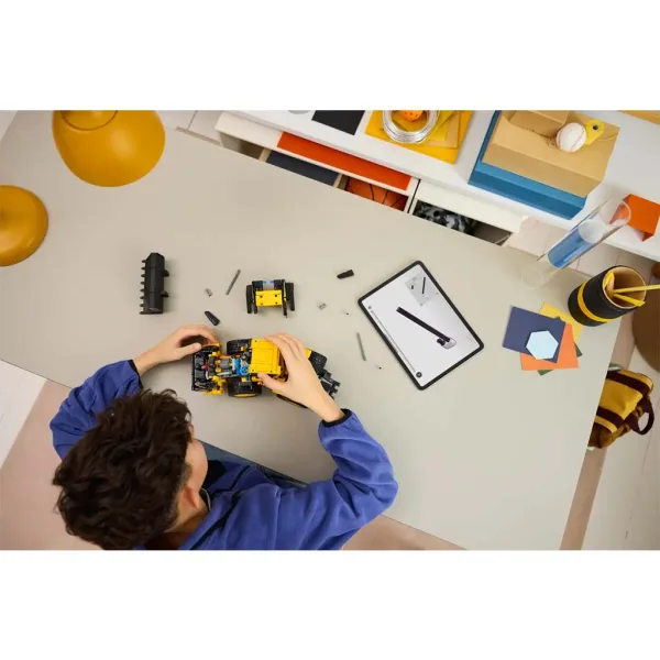 LEGO® Technic: Volvo L120 Electric încărcător frontal pe roți (42209) imaginea 8