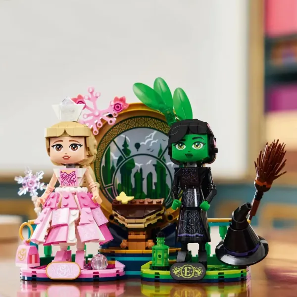 LEGO® Wicked: Figurine Elphaba și Glinda (75682) imaginea 4