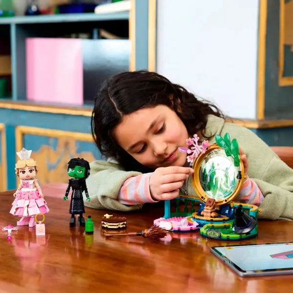 LEGO® Wicked: Figurine Elphaba și Glinda (75682) imaginea 6