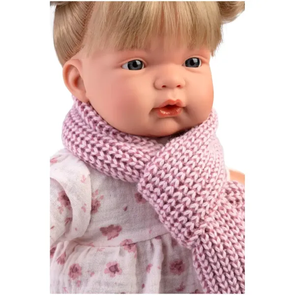 Llorens: Păpușă Joelle de 38 cm cu sunet, în haină tricotată și cu eșarfă. imaginea 3
