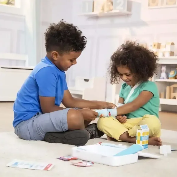 Trusă de prim ajutor pentru vindecare - Melissa & Doug imaginea 5