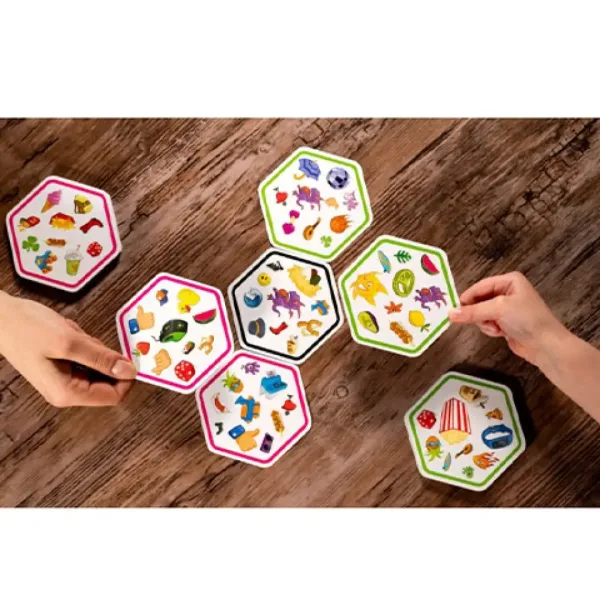 Dobble Connect joc de societate (lb.maghiară) imaginea 3