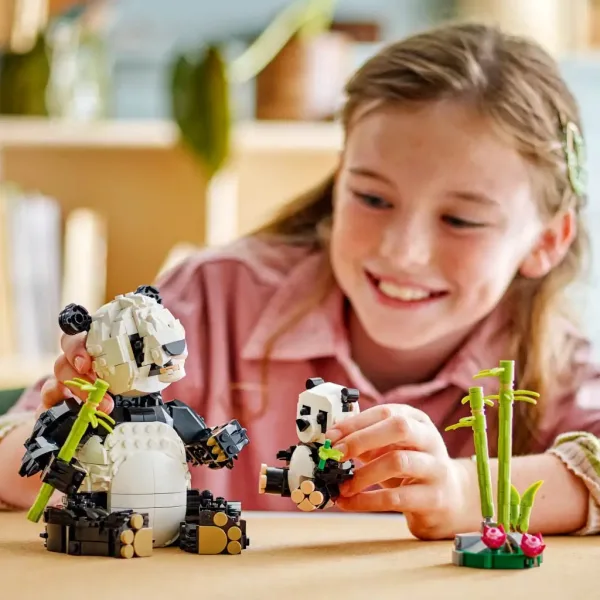 LEGO® Creator: Animale sălbatice: Familie de panda (31165) imaginea 3