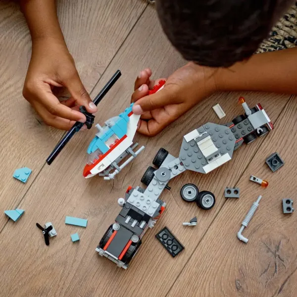 LEGO® Creator: Camion cu platformă și elicopter (31146) imaginea 3